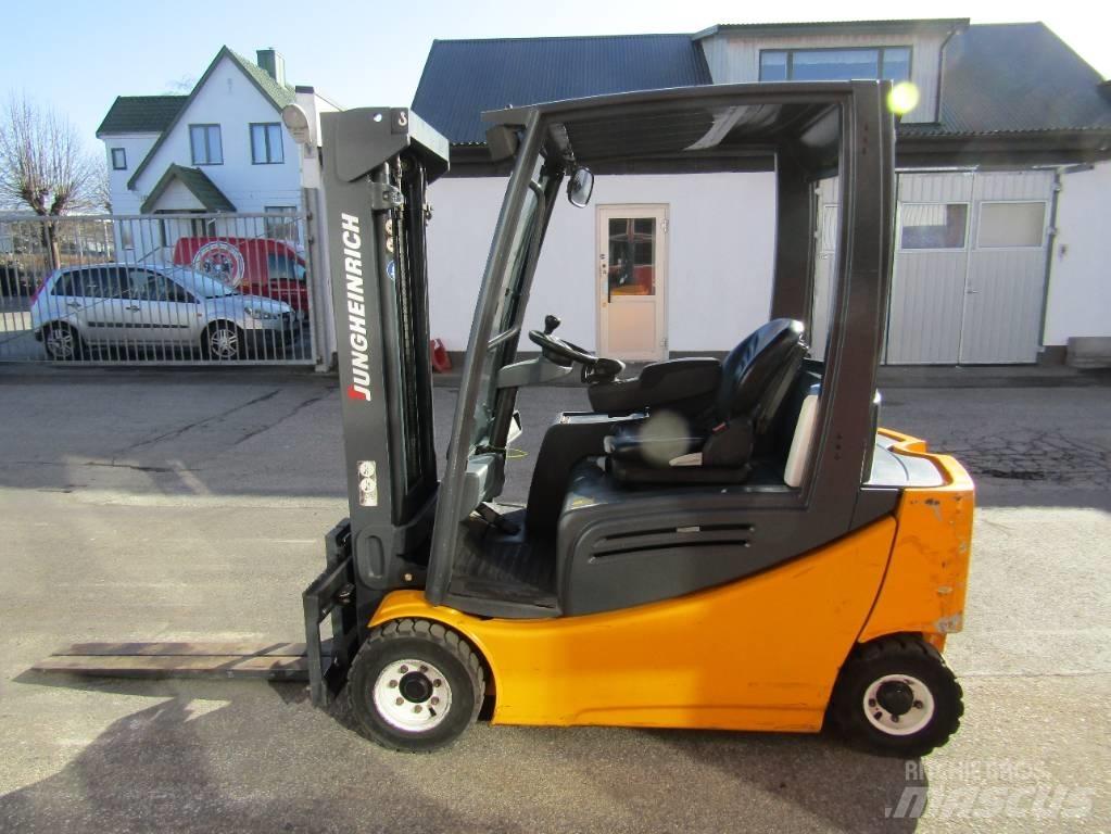 Jungheinrich EFG 320 Elektrikli forkliftler