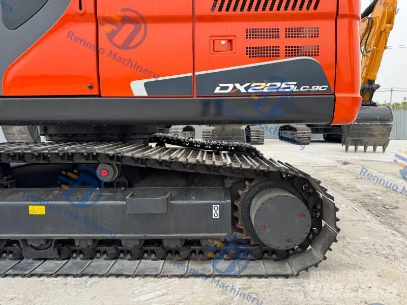 Doosan DX 225 LC-9C Paletli ekskavatörler