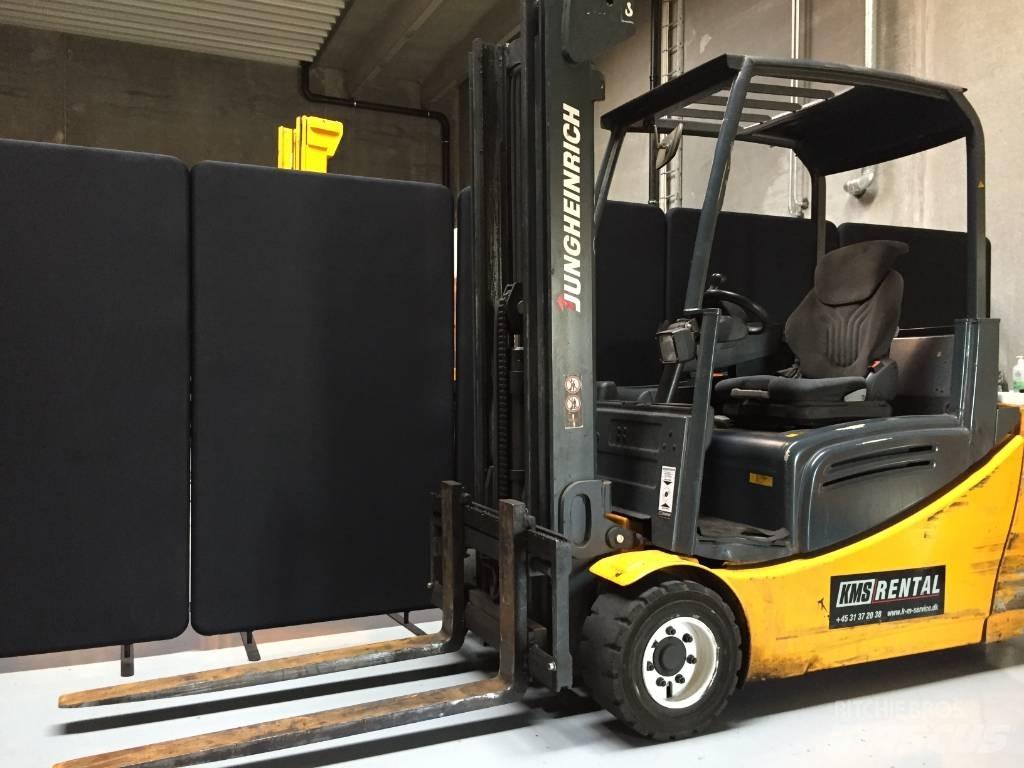 Jungheinrich EFG 220 Elektrikli forkliftler