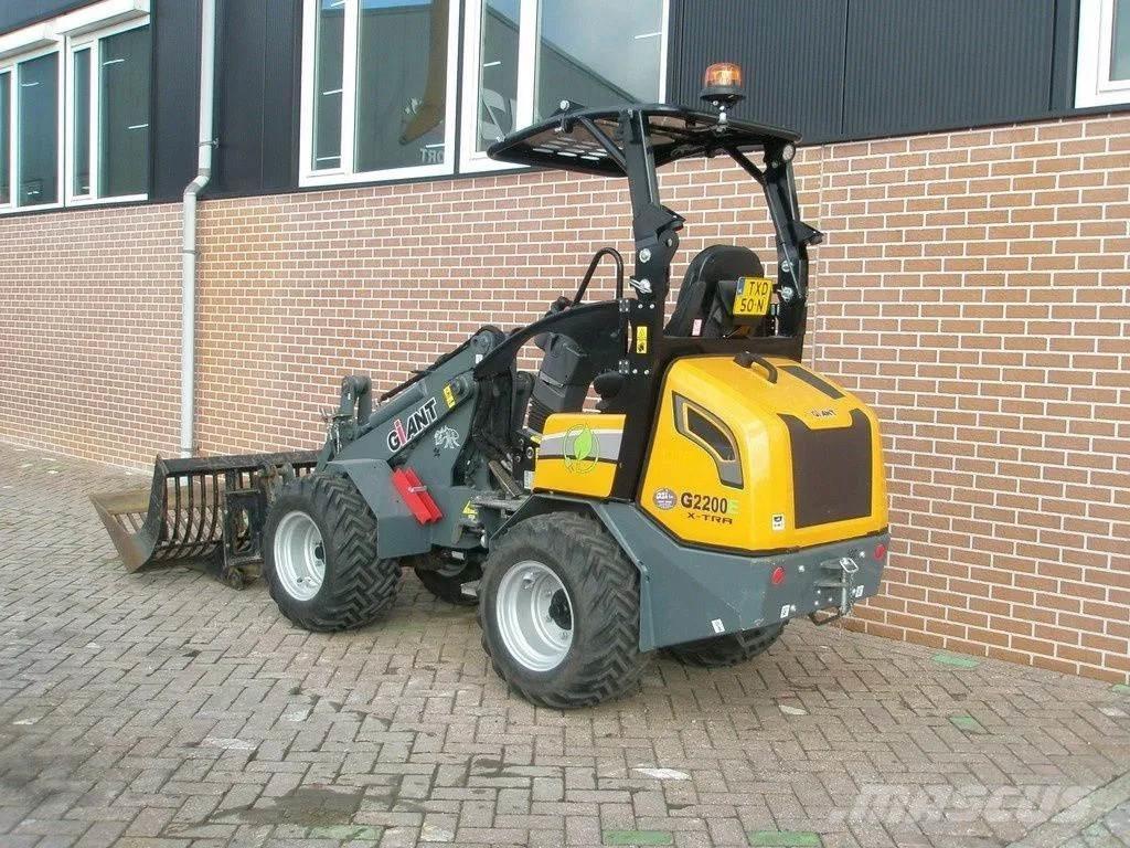 GiANT G2200E Mini yükleyiciler