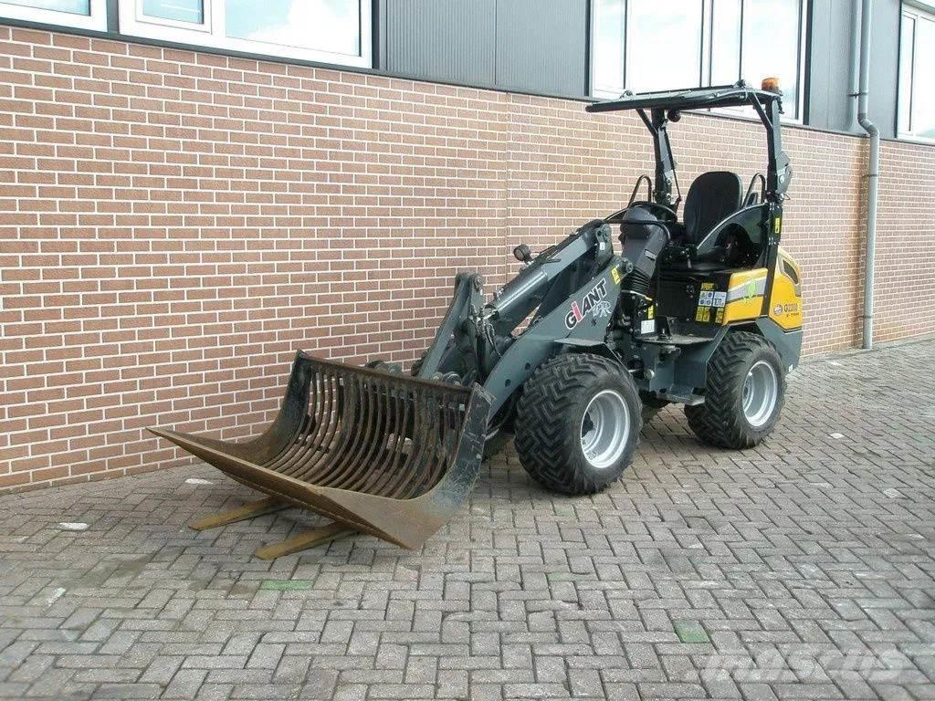 GiANT G2200E Mini yükleyiciler