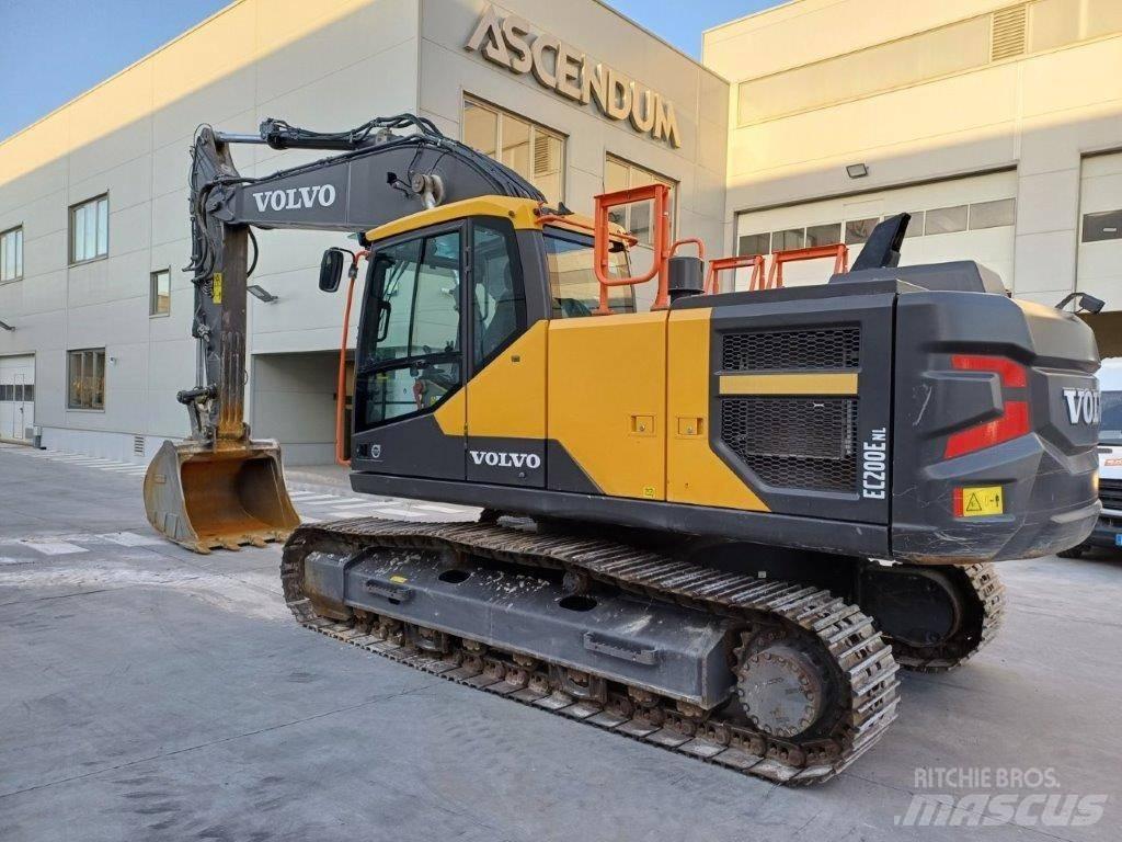 Volvo EC200E NL Paletli ekskavatörler
