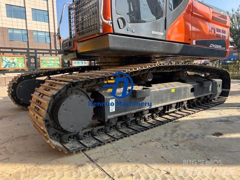 Doosan DX 225 LC-9C Paletli ekskavatörler