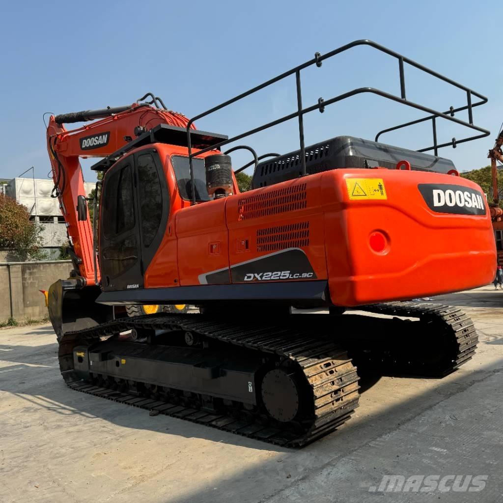 Doosan DX 225 LC Paletli ekskavatörler
