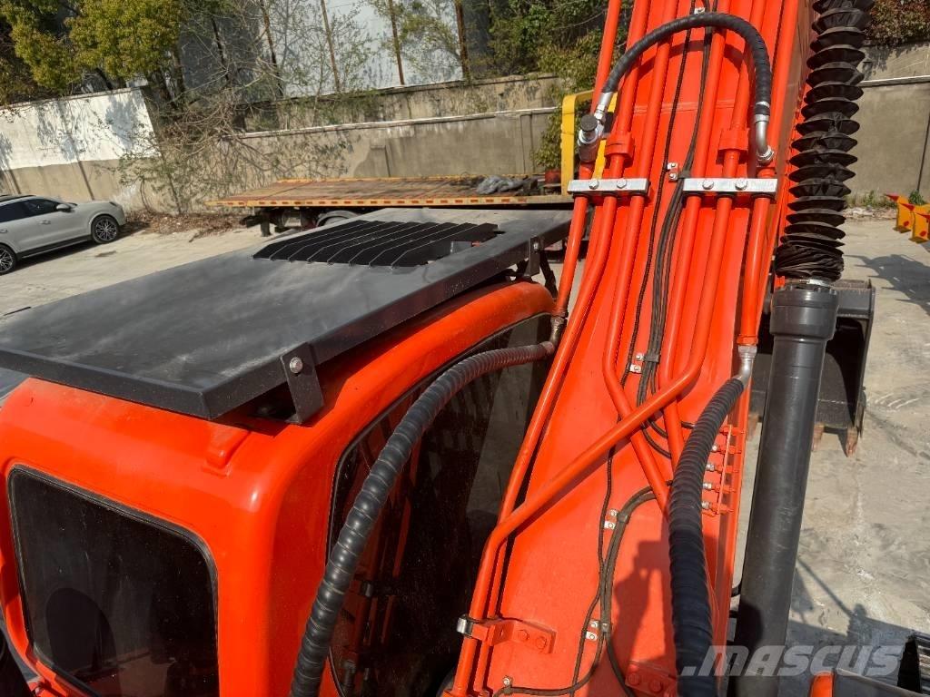 Doosan DX 225 LC Paletli ekskavatörler