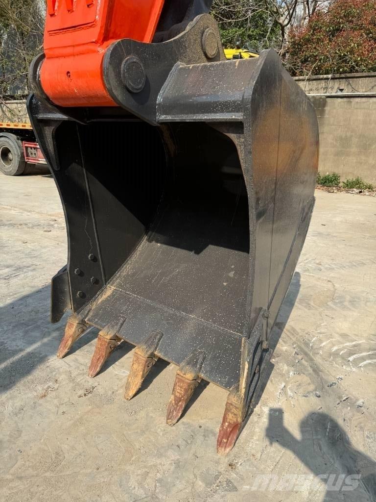 Doosan DX 225 LC Paletli ekskavatörler