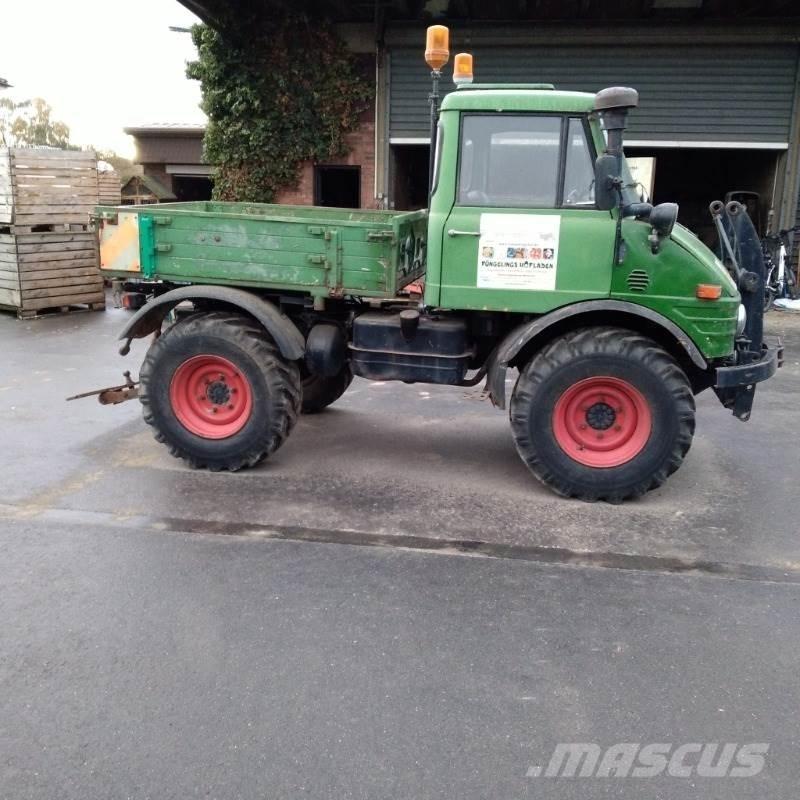 Mercedes-Benz U421 Traktörler