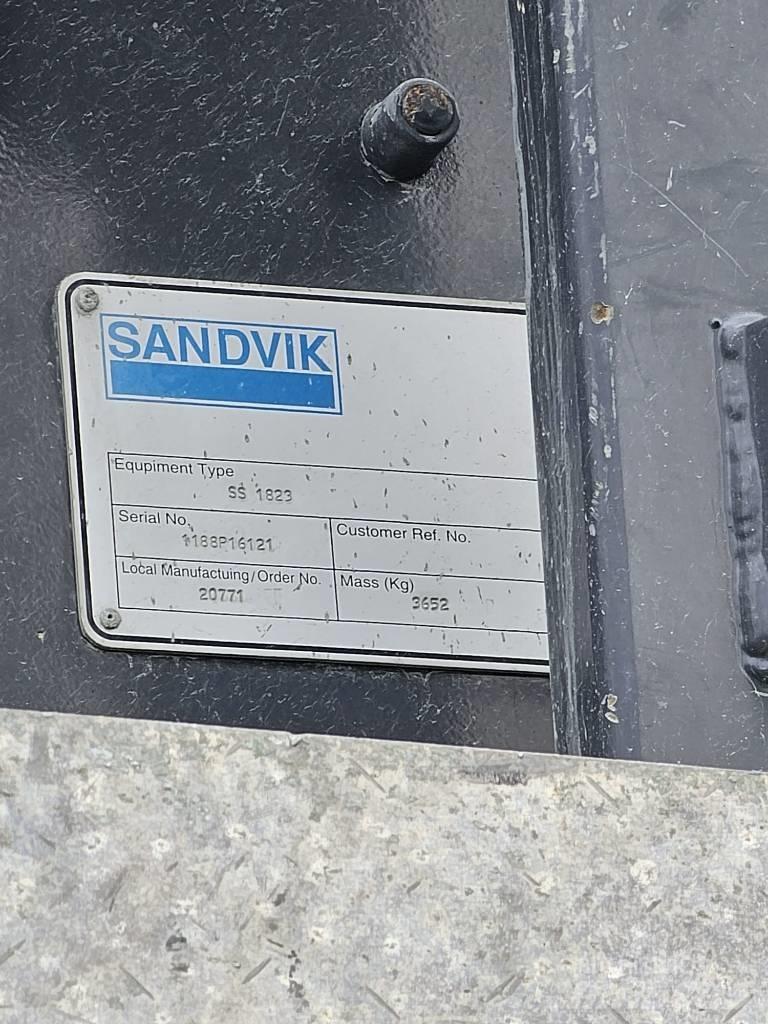 Sandvik UH 640 Gezer kırıcılar