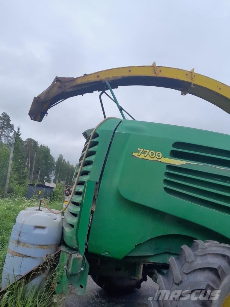 John Deere 7700 Kendi yürür silaj makinalari