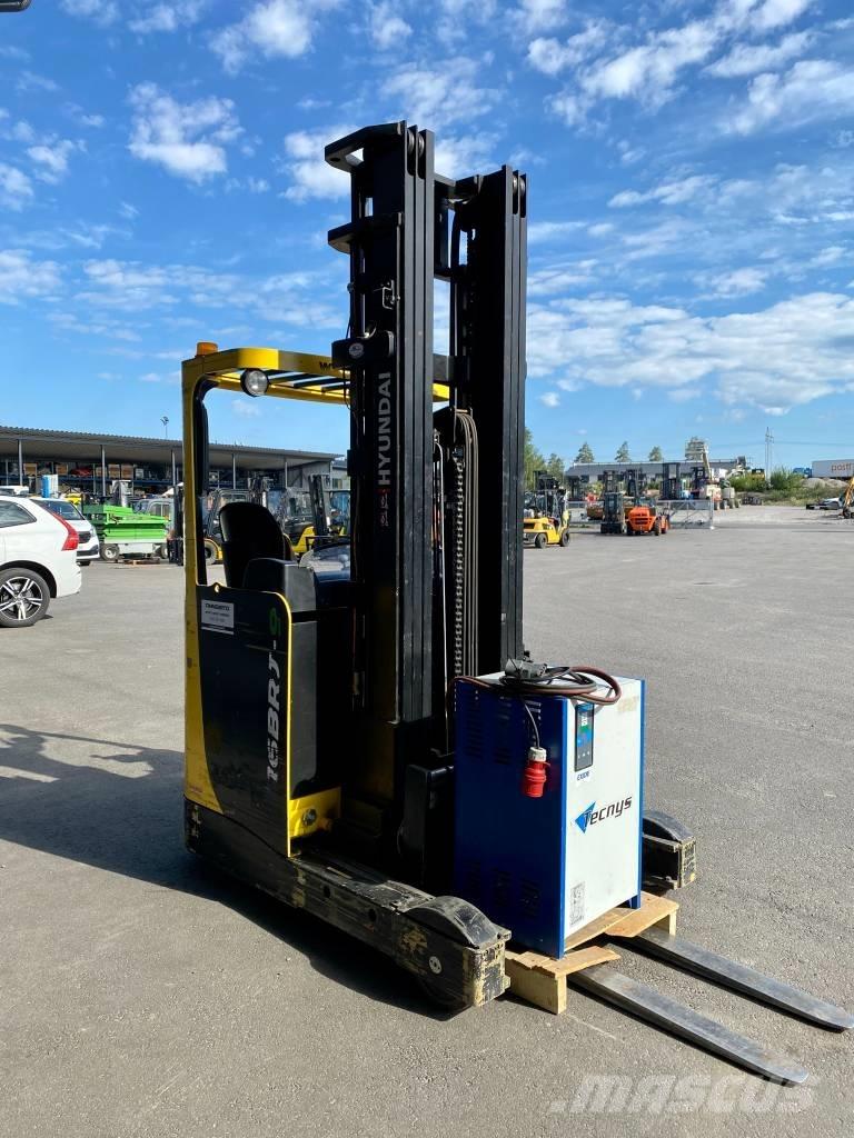 Hyundai 16BRJ-9 Reach truck - depo içi istif araçları