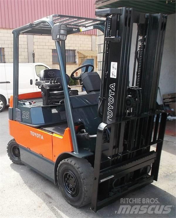 Toyota 7 FBMF 25 Elektrikli forkliftler