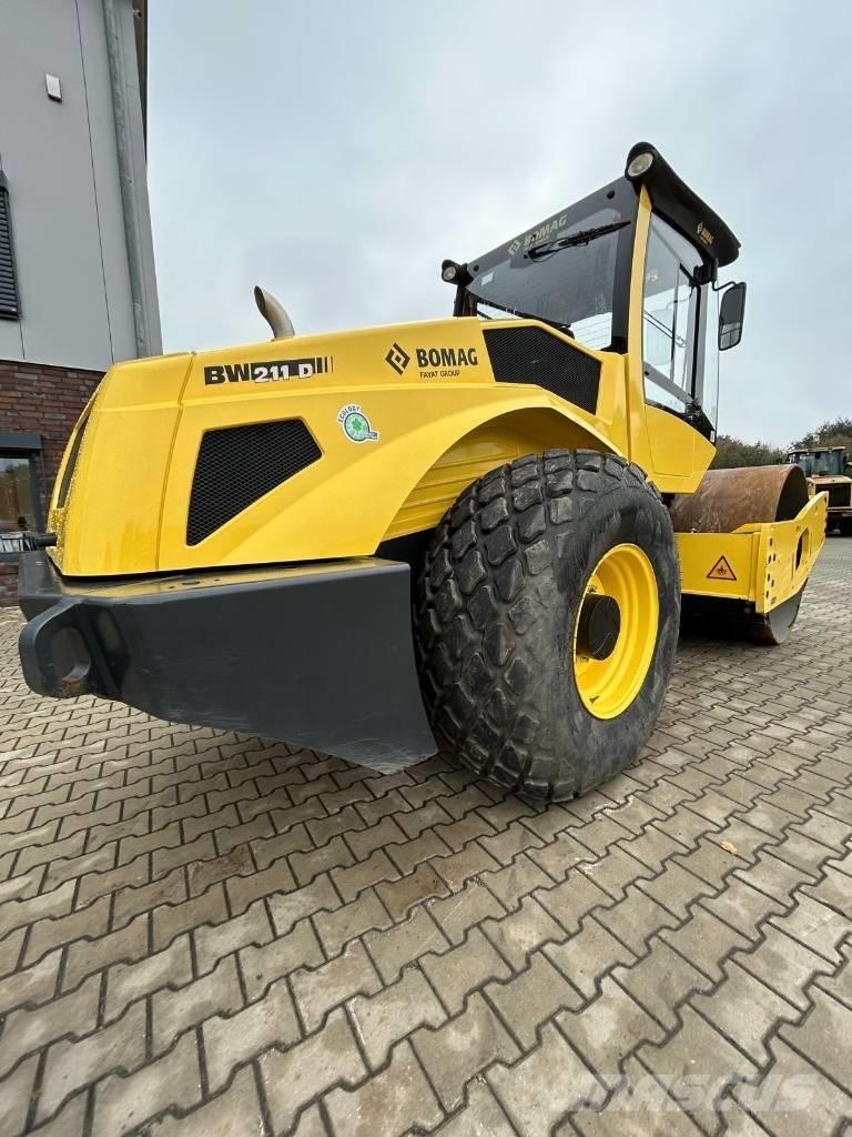 Bomag BW 211 D-5 Tek tamburlu silindirler