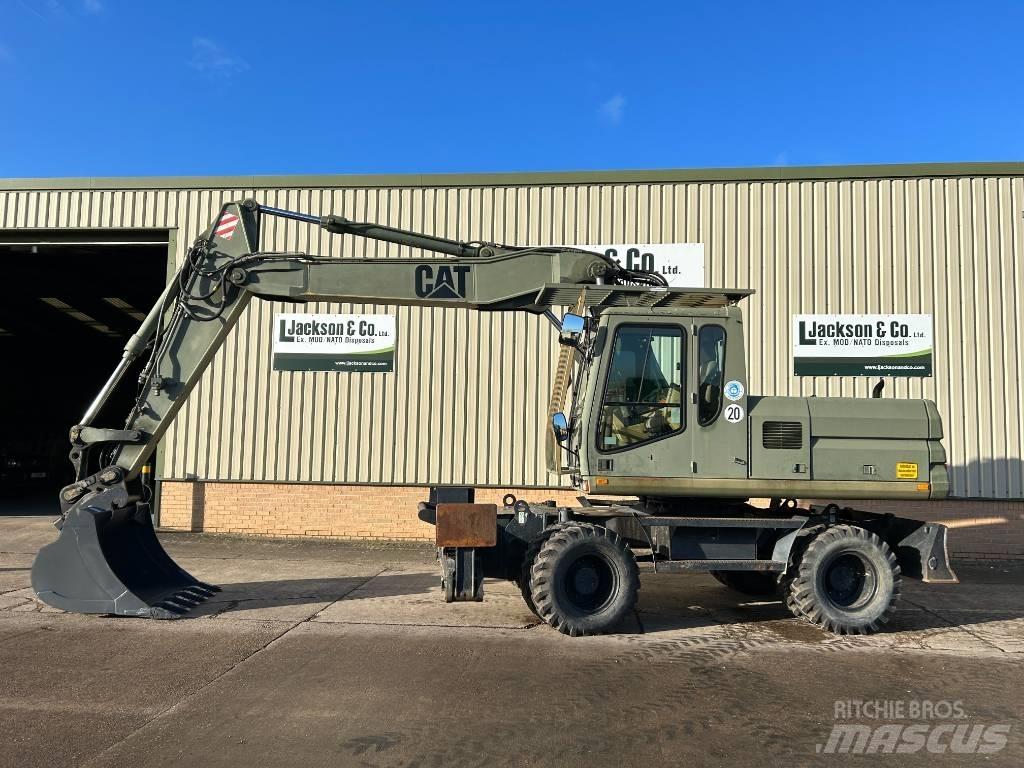 CAT 318 Lastik tekerli ekskavatörler