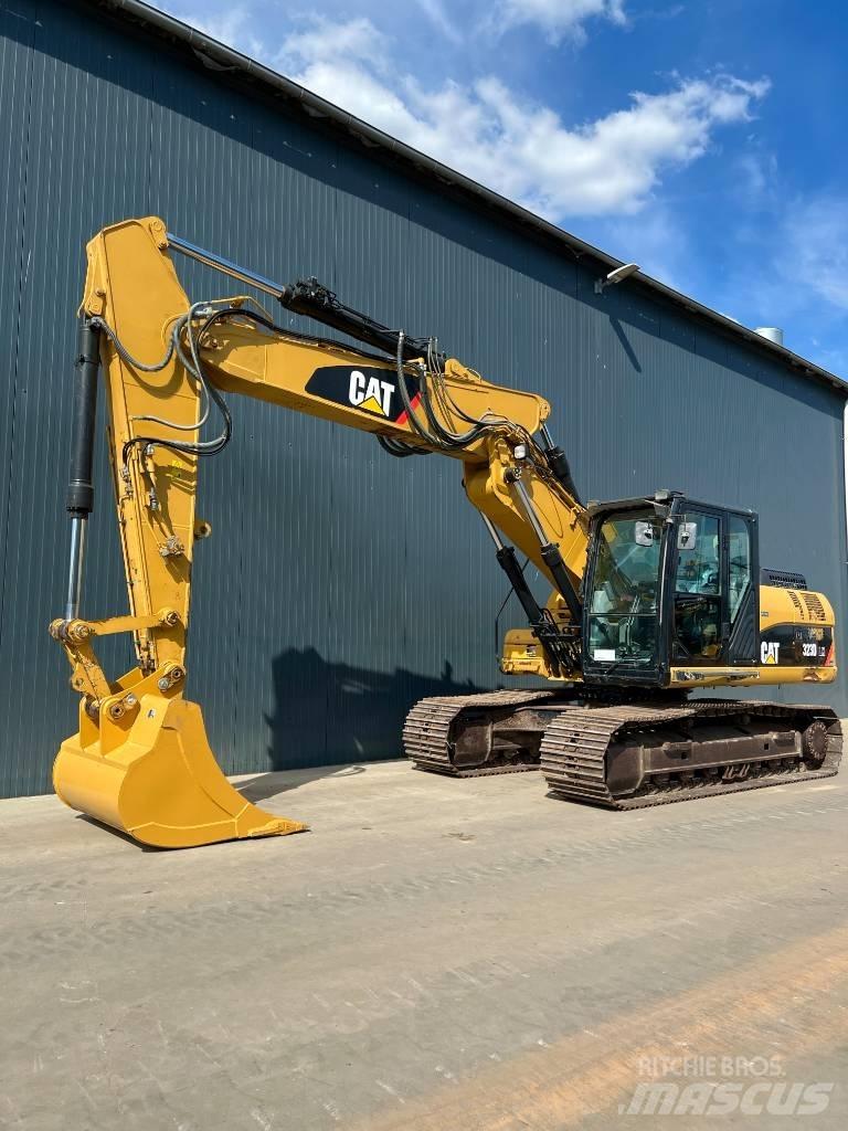CAT 323D LN VA Paletli ekskavatörler