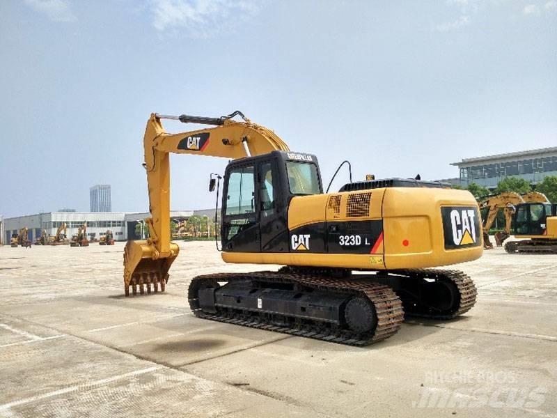 CAT 323 Paletli ekskavatörler