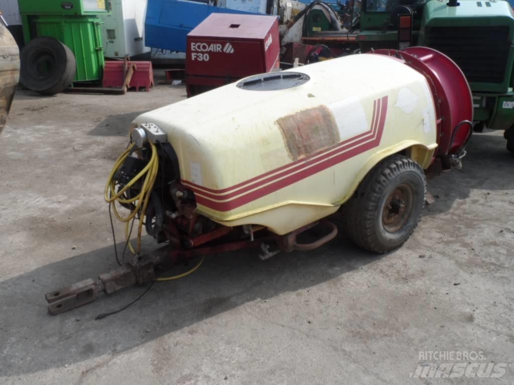 Hardi 1000 Çekilir pülverizatörler