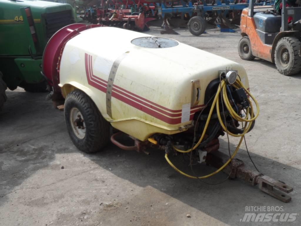 Hardi 1000 Çekilir pülverizatörler