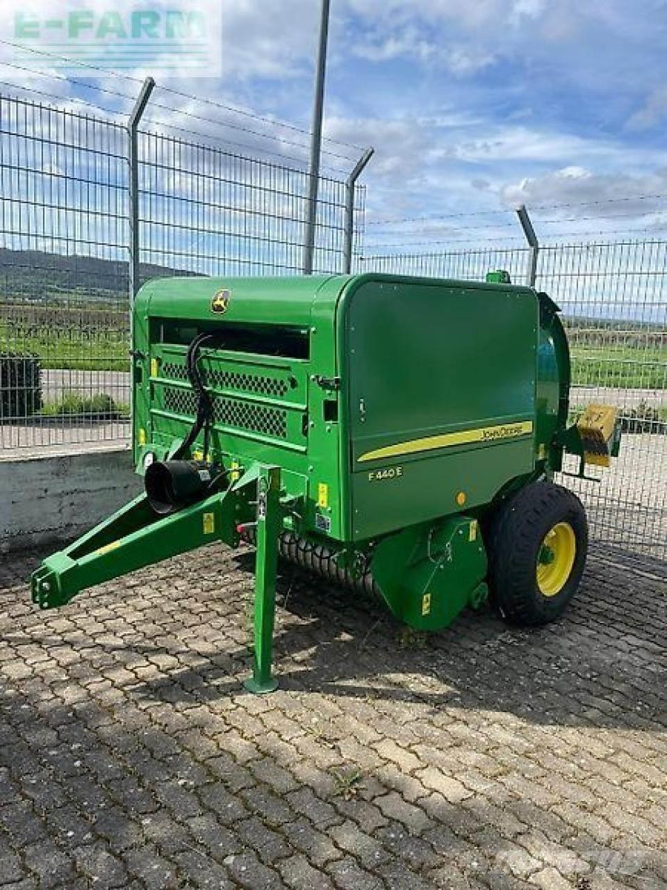 John Deere f440e Küp balya makinalari