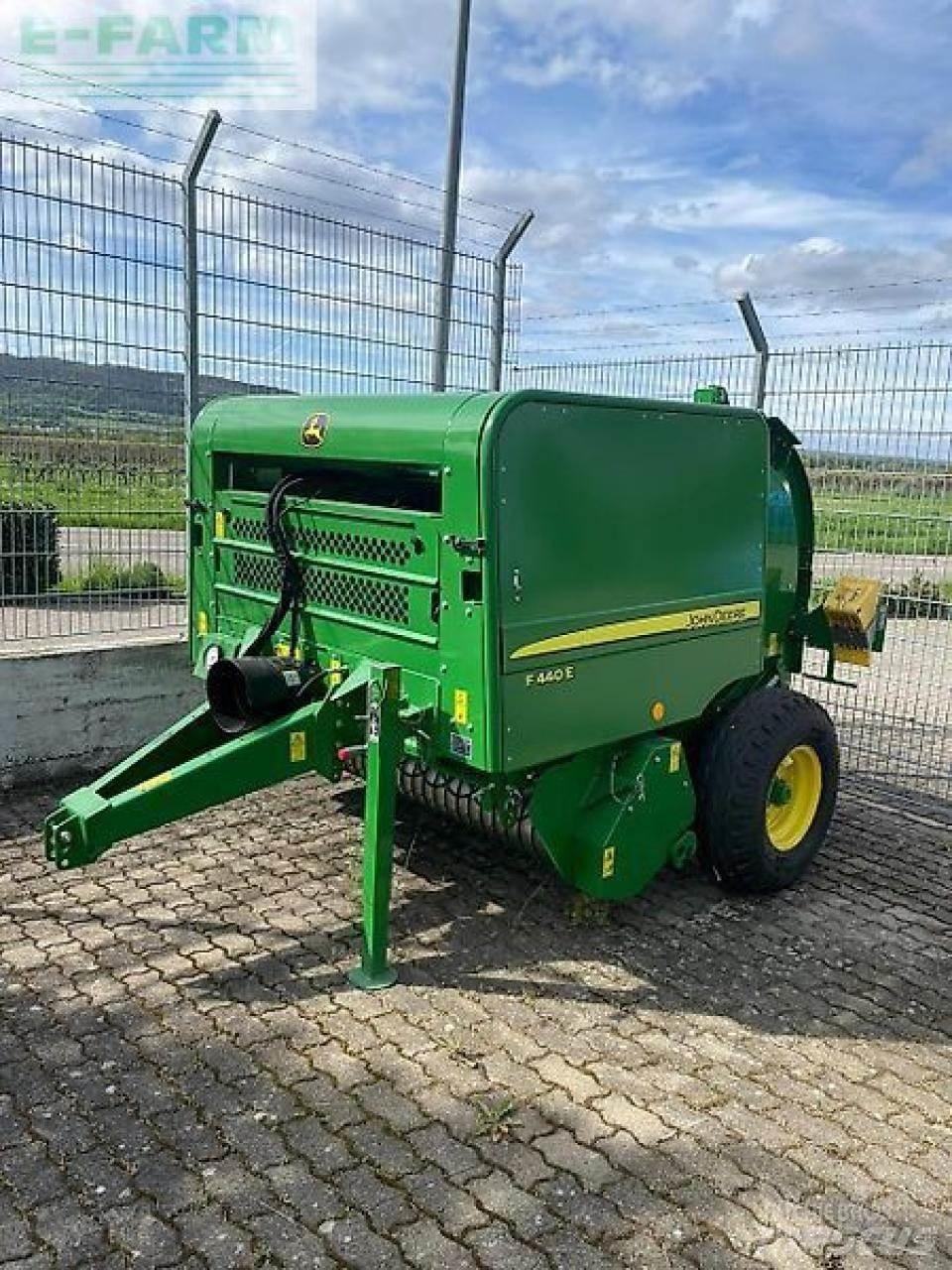 John Deere f440e Küp balya makinalari