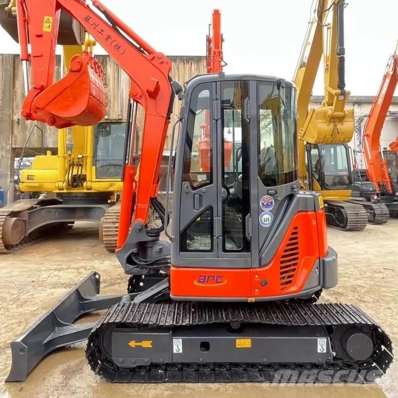 Hitachi ZX50U Mini ekskavatörler, 7 tona dek