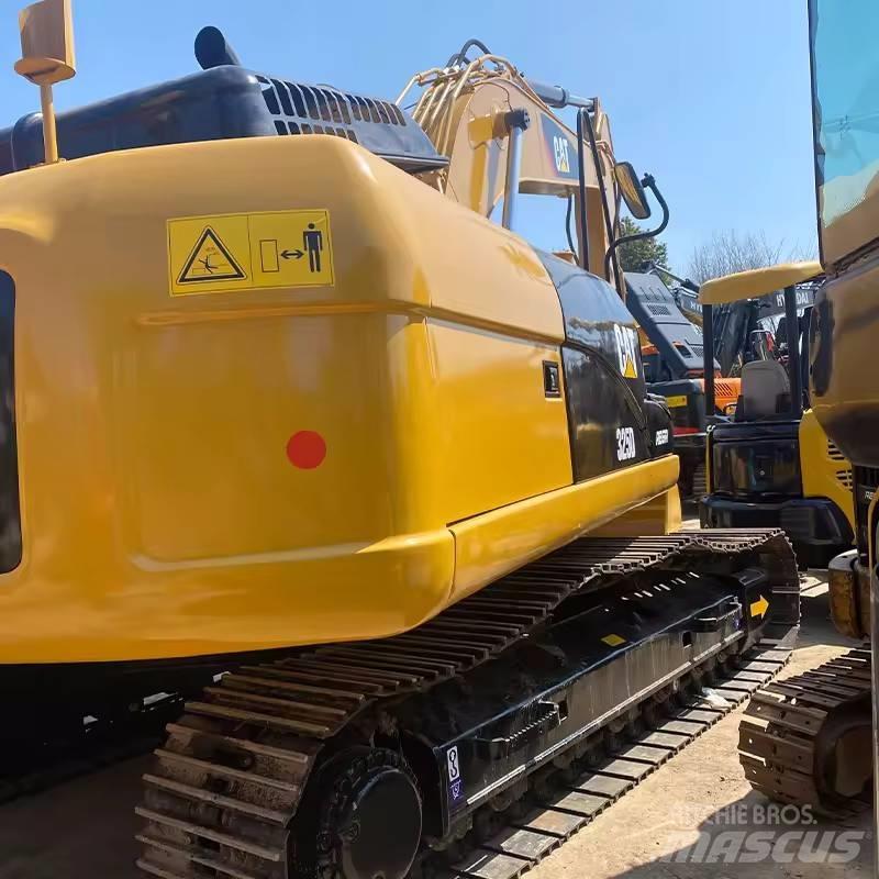 CAT 325 D Paletli ekskavatörler