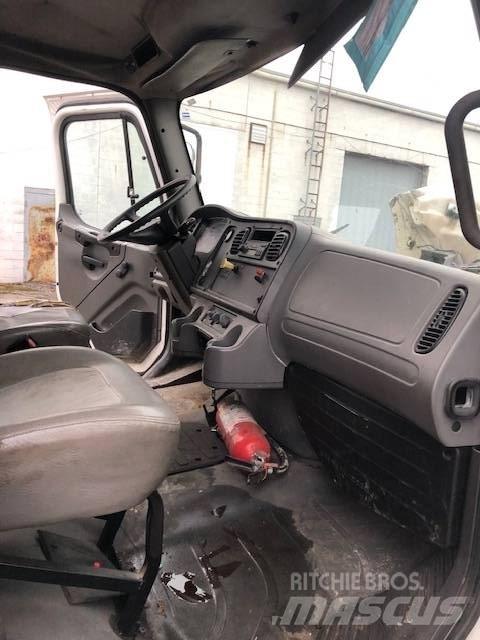 Freightliner m2 Kapali kasa kamyonlar