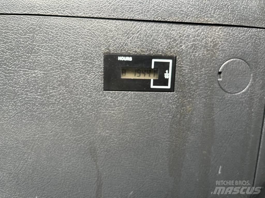 Hyundai HX 140 AL Paletli ekskavatörler