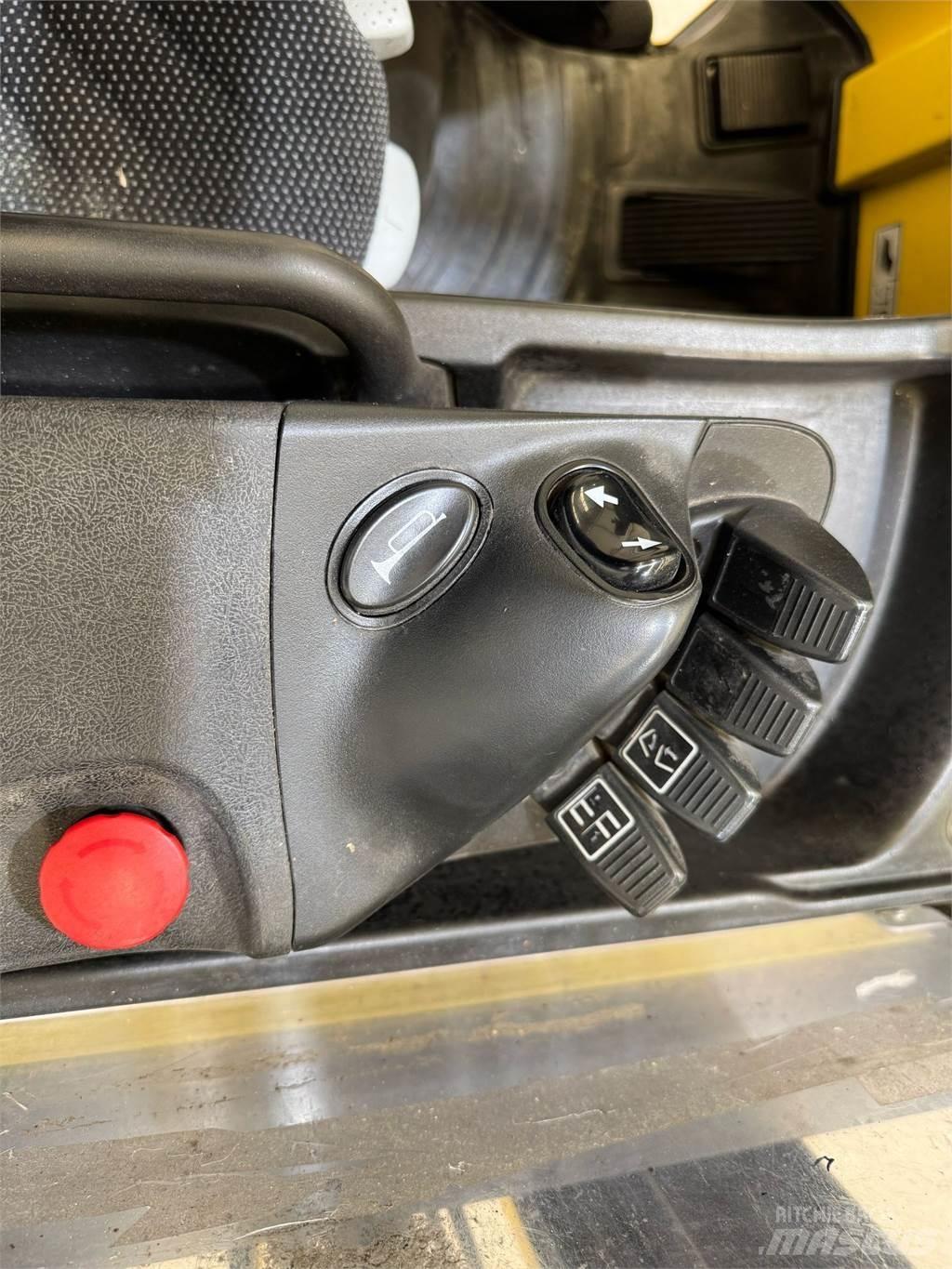 Hyster R1 6 Reach truck - depo içi istif araçları