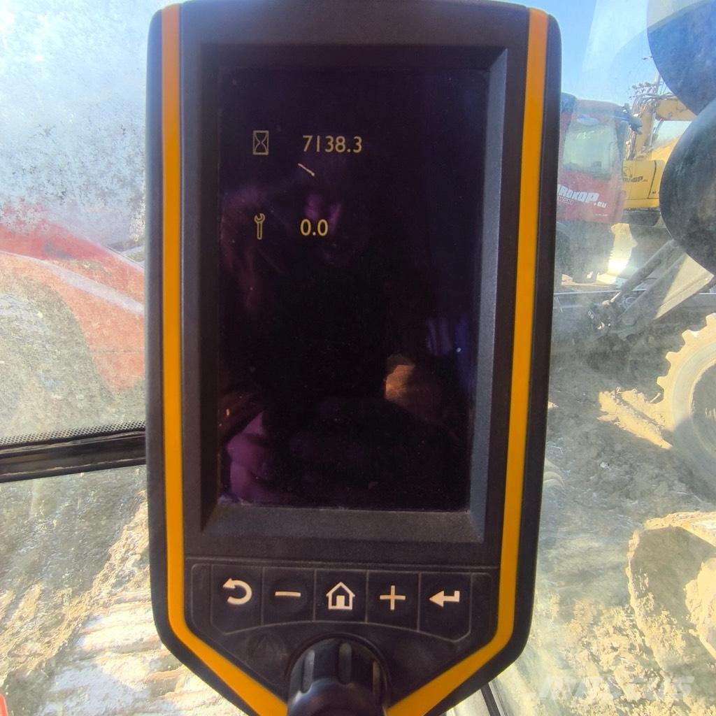 JCB JS 300 Paletli ekskavatörler