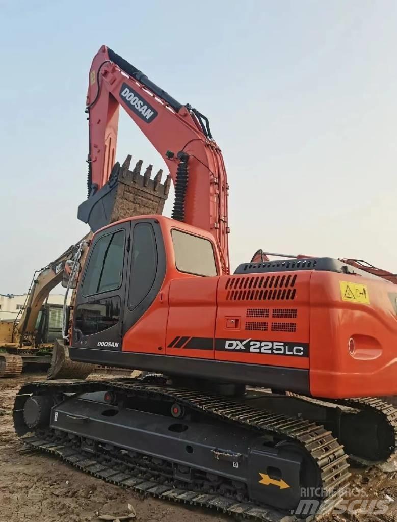 Doosan DX225 Paletli ekskavatörler