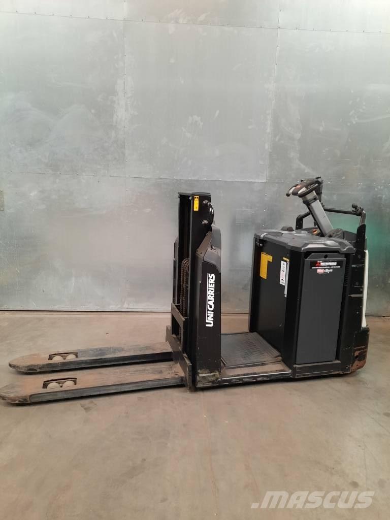 UniCarriers OEP120 Düsük seviye siparis toplayici