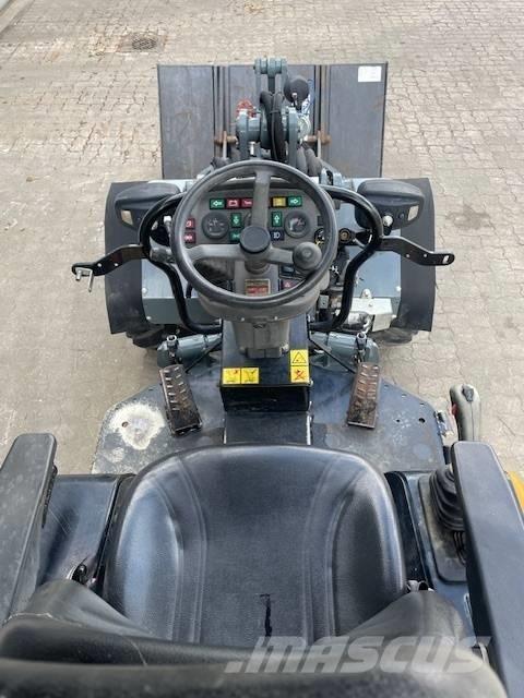 GiANT V452T X-TRA HD Mini yükleyiciler