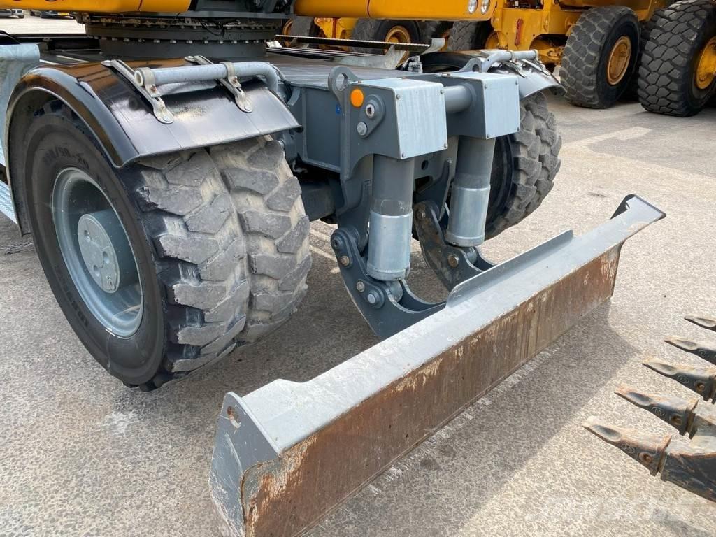 Liebherr A914 NVT Lastik tekerli ekskavatörler