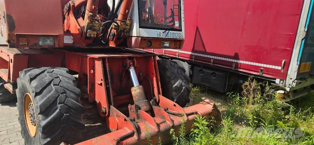 Poclain 82 Lastik tekerli ekskavatörler