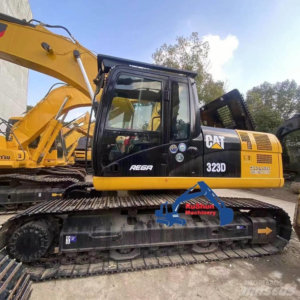 CAT 323D Paletli ekskavatörler