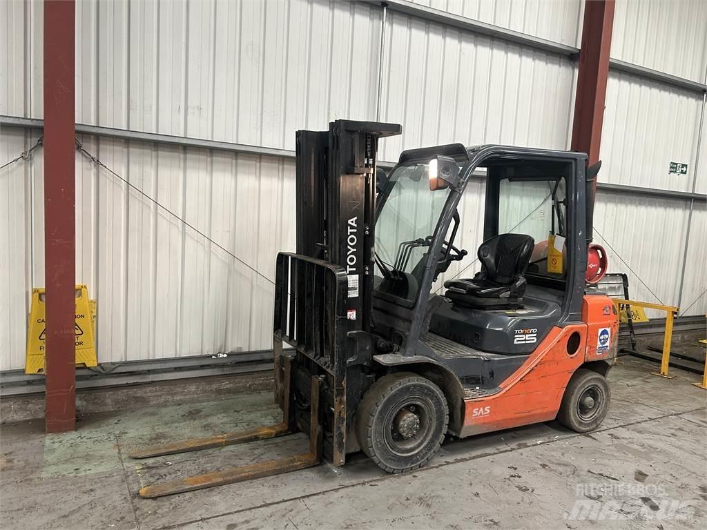 Toyota 02-8FGF25 LPG'li forkliftler
