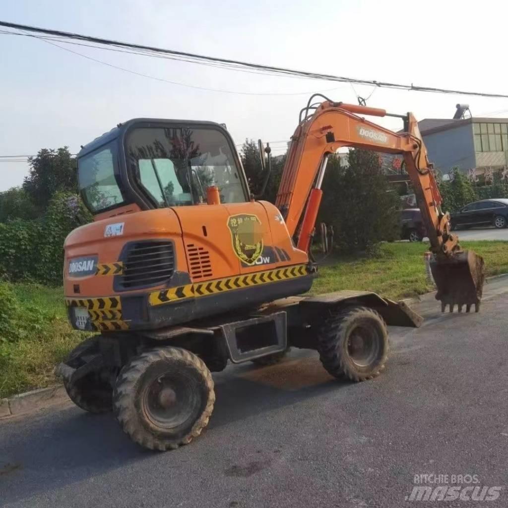 Doosan DX60W Lastik tekerli ekskavatörler
