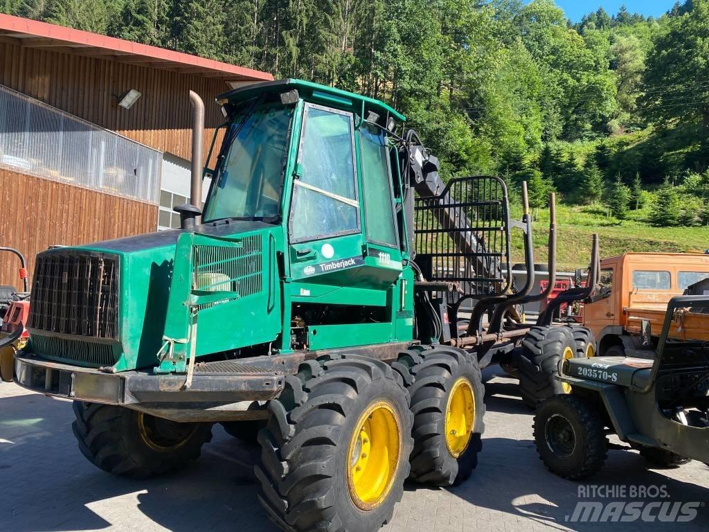 John Deere 1110 Tomruk yükleyici traktörler