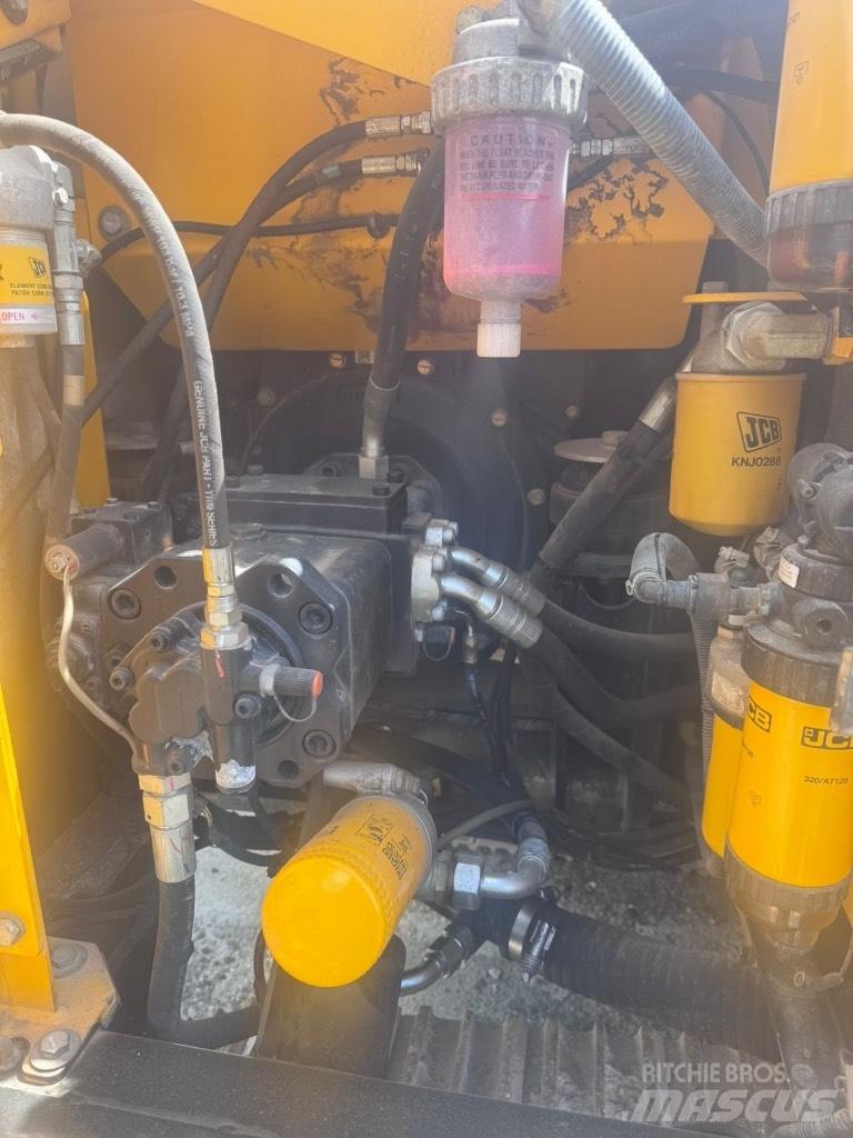 JCB JS 131 LC Paletli ekskavatörler