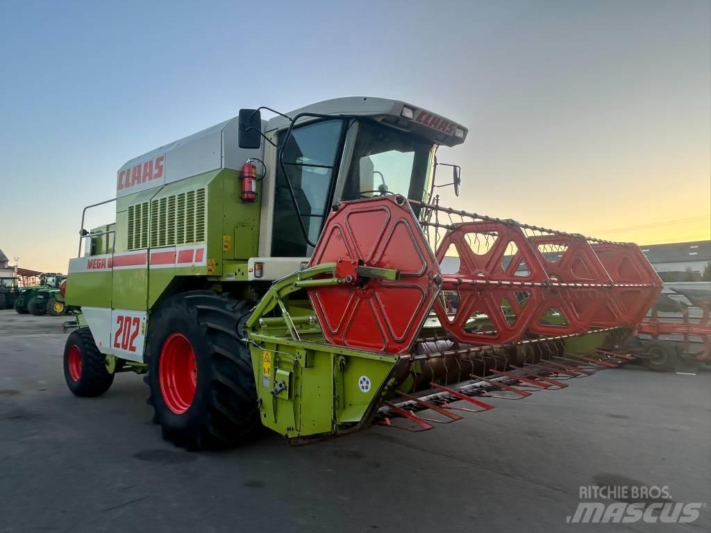 CLAAS Mega 202 Biçerdöverler