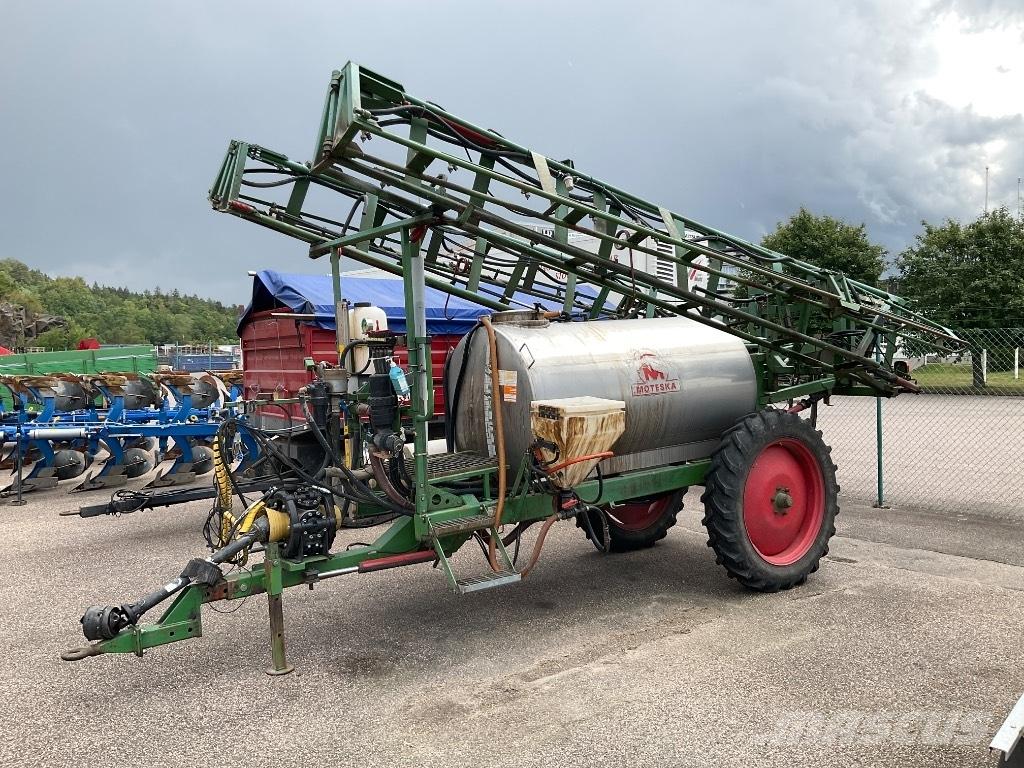 Moteska 2500 Çekilir pülverizatörler