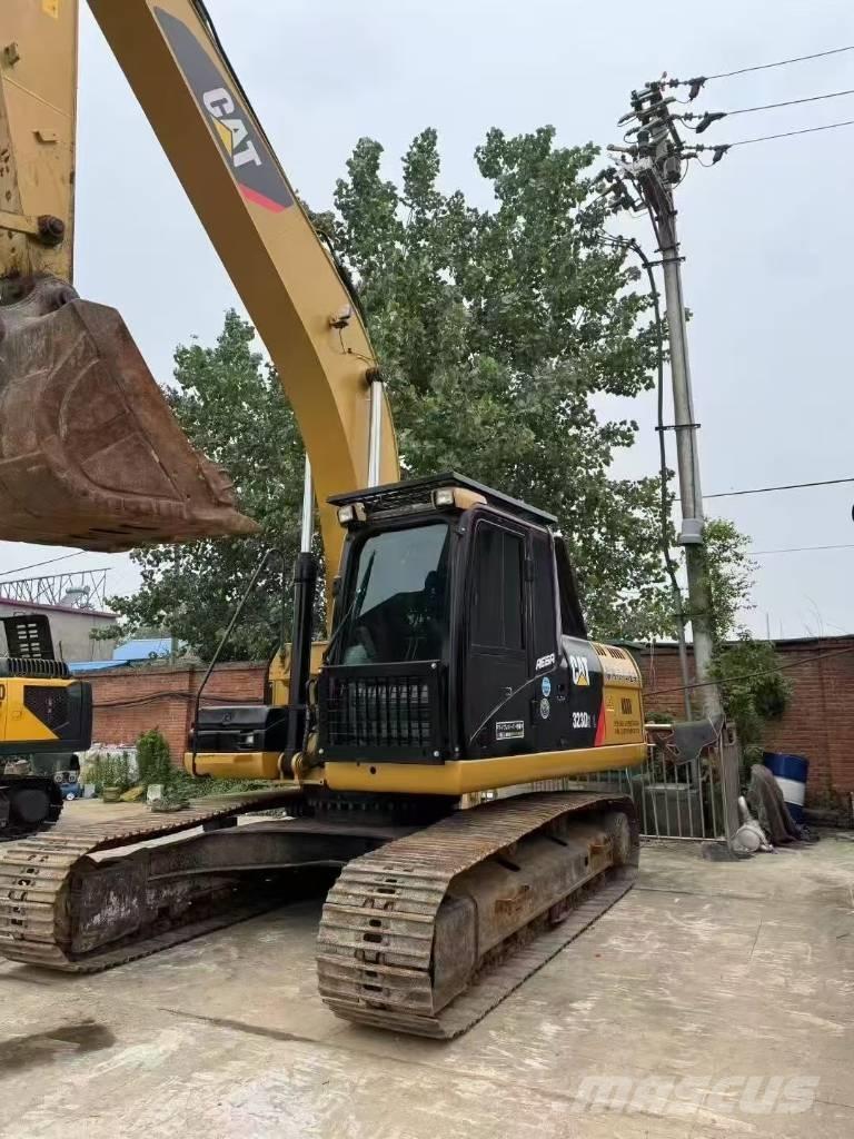 CAT 323D Paletli ekskavatörler