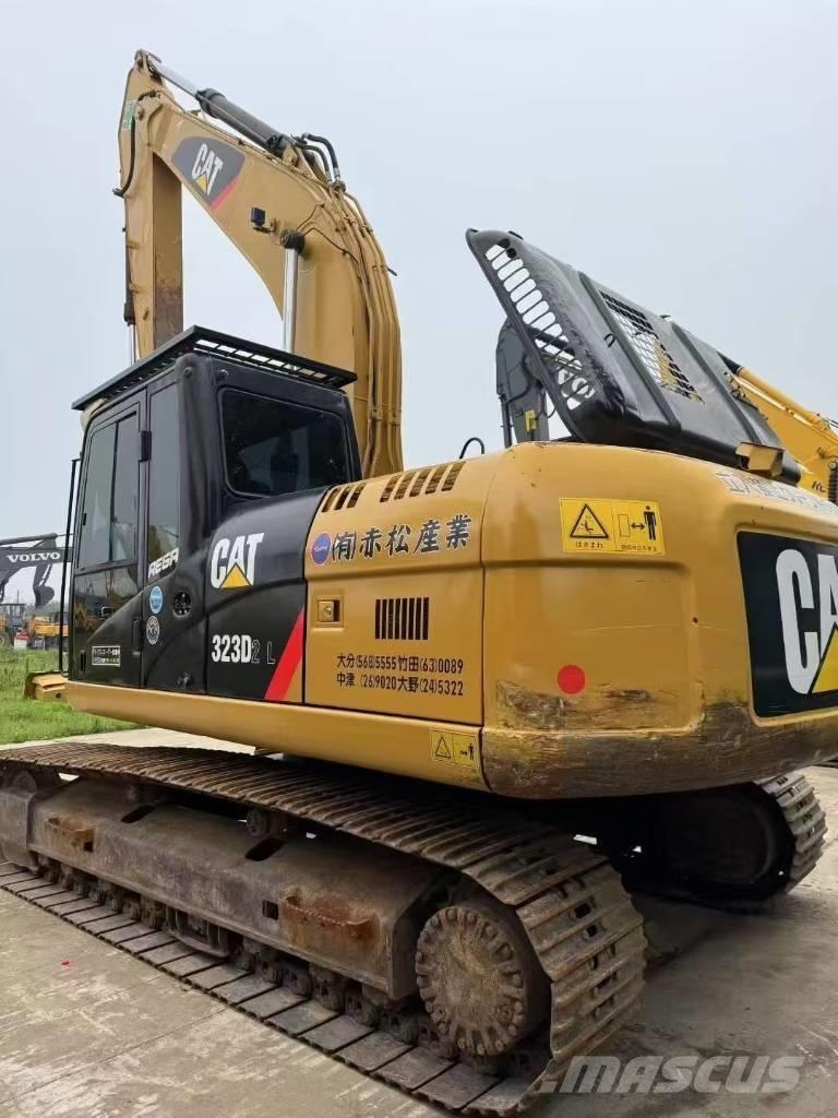 CAT 323D Paletli ekskavatörler