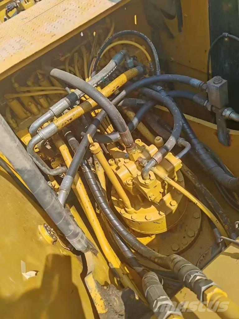 CAT 323D Paletli ekskavatörler