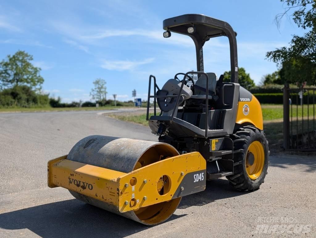 Volvo SD 45 Tek tamburlu silindirler
