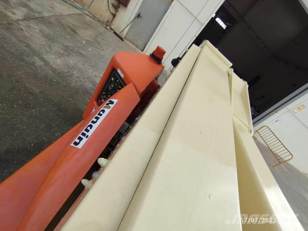 JLG E 400 AJPN Körüklü personel platformları