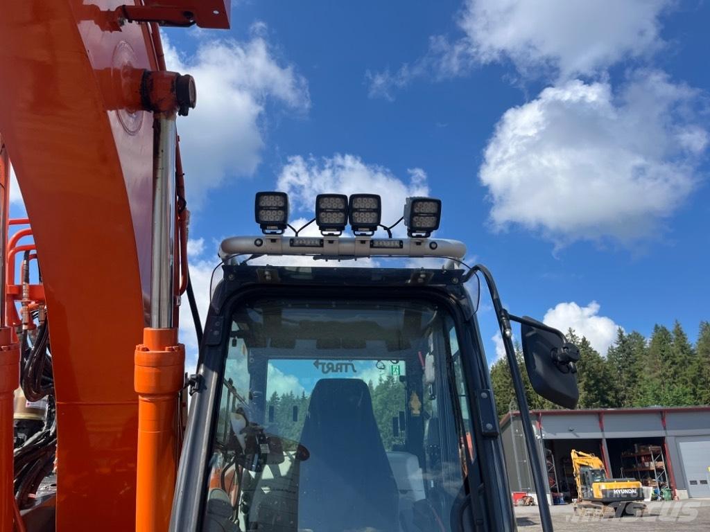 Hitachi ZX 135 US-6 Paletli ekskavatörler