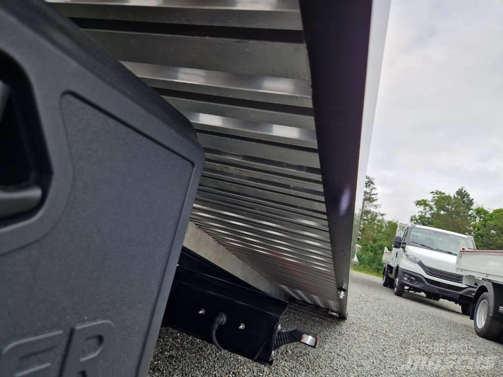 Nissan 35.13 Panel vanlar