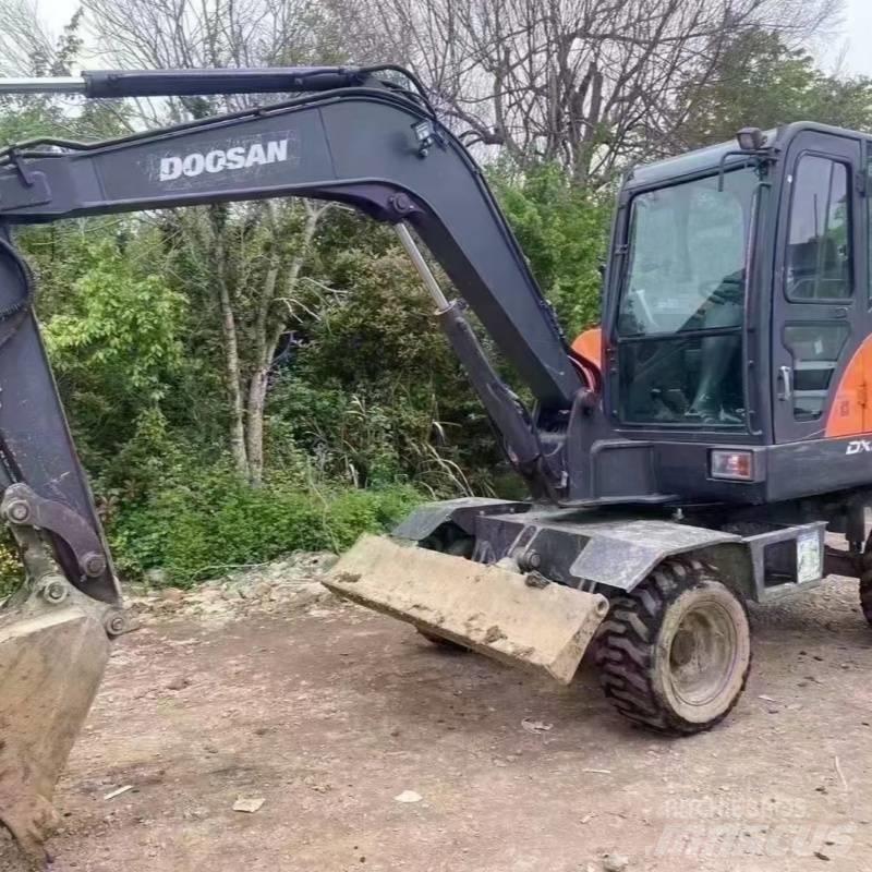 Doosan dx60w Lastik tekerli ekskavatörler