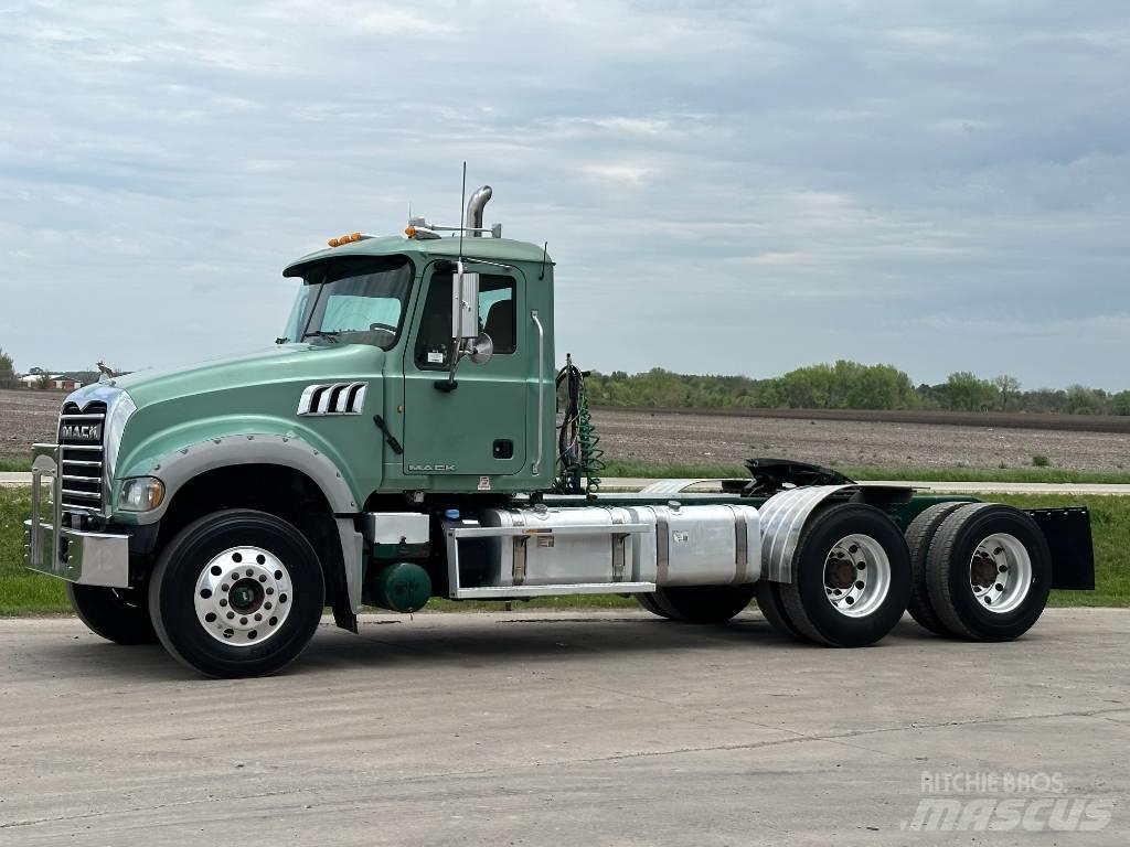 Mack GU713 Çekiciler